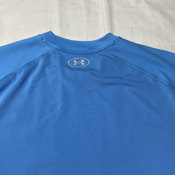 Under Armour ISO-CHILL Performance Shirt. Light Blue and White. X-Large - Picture 6 of 8